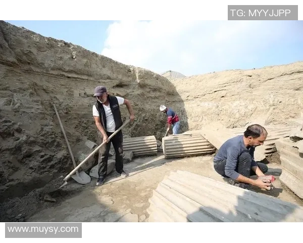 赫罗纳市发现古代宫殿遗迹，考古专家展开挖掘工作