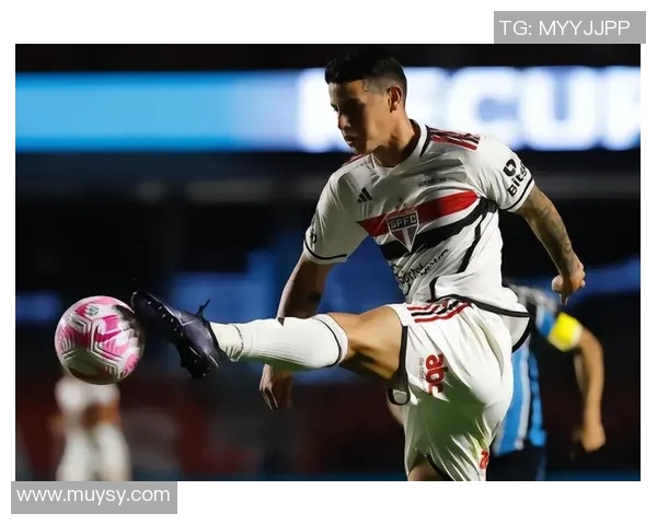 卡塞米罗的职业生涯回顾与未来展望：从巴西国脚到欧洲顶级中场的蜕变之路